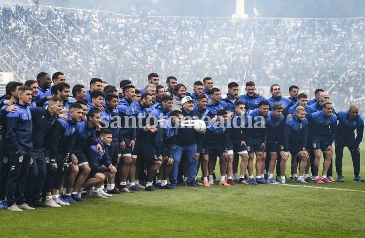 Diego Maradona fue presentado en Gimnasia: 