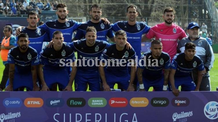 Maradona posó junto a los 11 titulares. (Foto: TyC Sports)