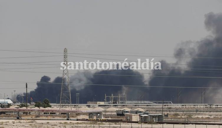 La planta de petróleo de Aramco tras el ataque en Arabia Saudita. (Foto: Capital Radio)
