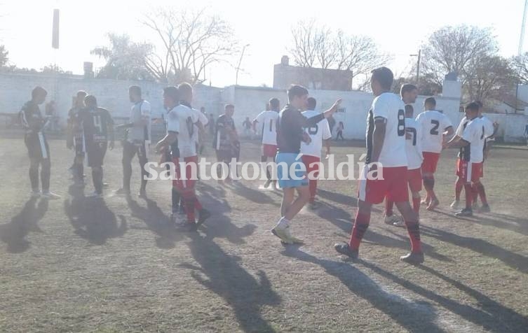 Liga Santafesina: Floresta mantiene viva su ilusión