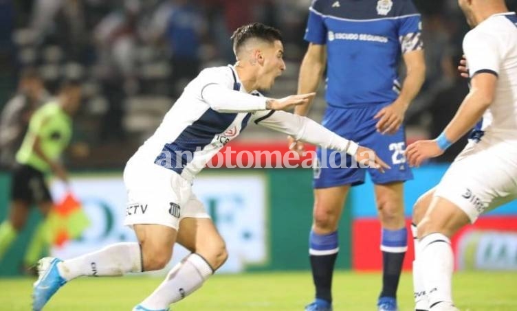 Con un penal polémico, Talleres le ganó al Gimnasia de Maradona