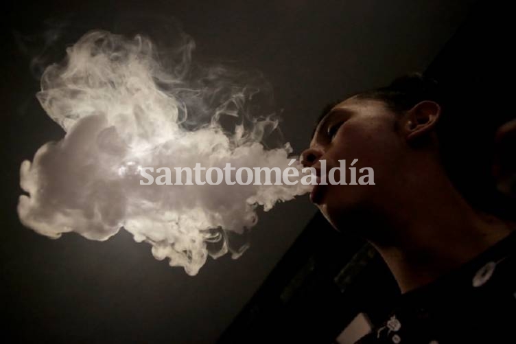 Cinco millones de jóvenes de Estados Unidos consumen cigarrillos electrónicos. (Foto: Infobae)