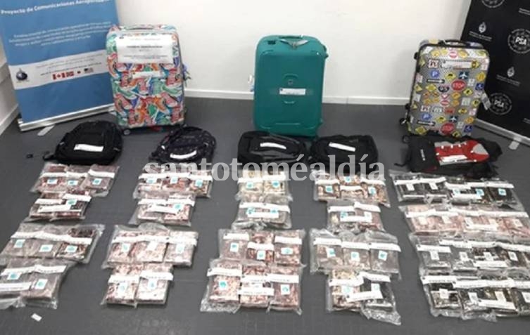 Detuvieron a 3 efectivos de la Policía de Seguridad Aeroportuaria por el hallazgo de 254 kilos de cocaína en Ezeiza