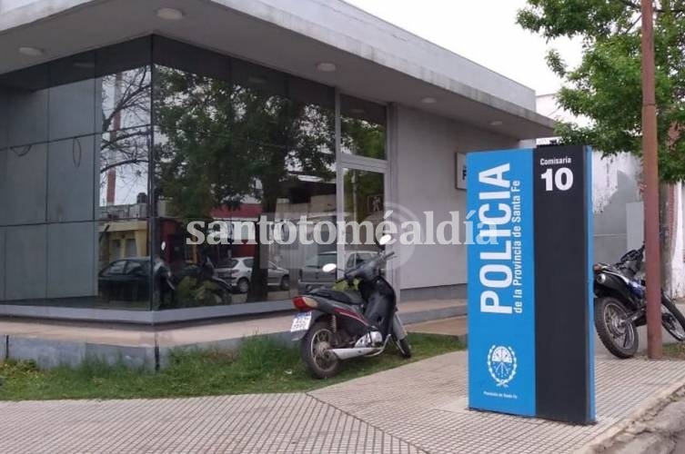 Santa Fe: Murió en un accidente y dejaron el cuerpo en el baño de una comisaría