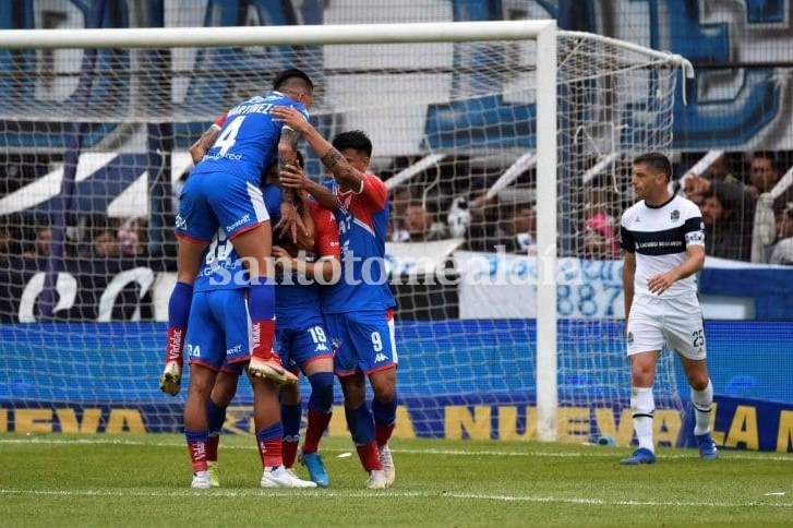 Unión le ganó al Gimnasia de Maradona en La Plata