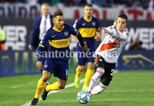 Alfaro apuesta a Tevez y Wanchope para revertir la serie