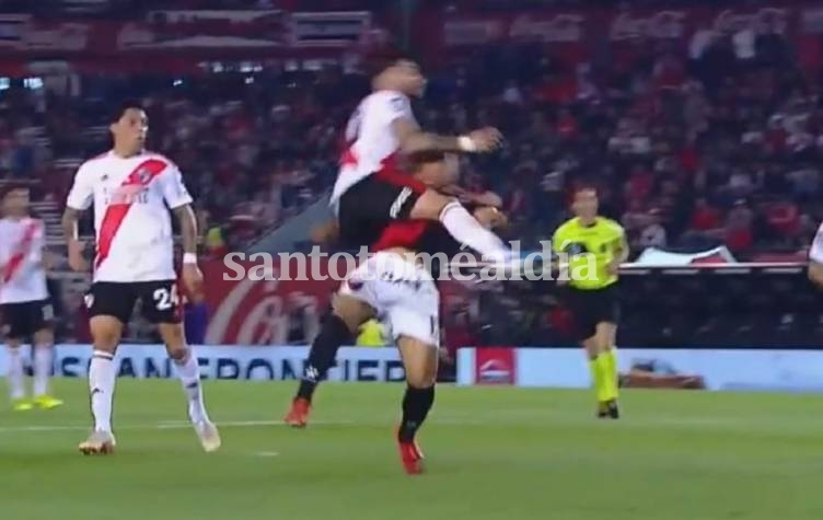 Nicolás Lamolina explicó por qué no cobró penal de Casco a Morelo