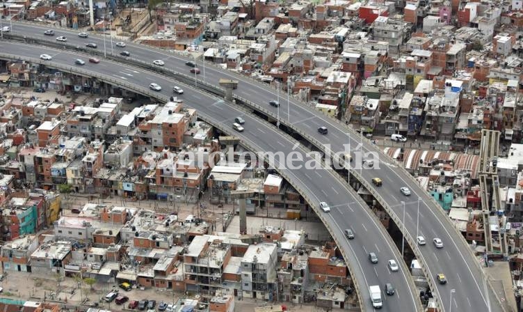 Mauricio Macri terminará su mandato con una pobreza cercana al 37%
