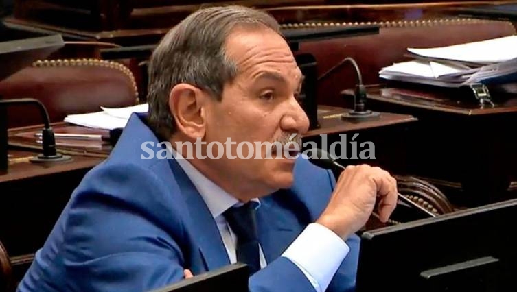 Tras la denuncia por violación, Alperovich pidió licencia en el Senado, pero mantendrá los fueros