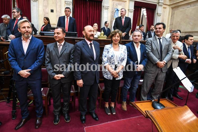 A las apuradas por un corte de luz, juraron los 24 senadores electos