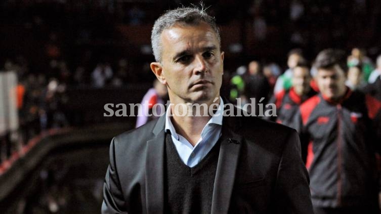 Lavallén dejó de ser DT de Colón y se fue sin hacer declaraciones