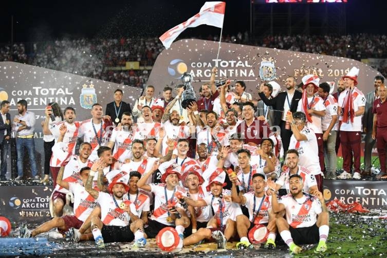 River levantó en Mendoza su tercera Copa Argentina