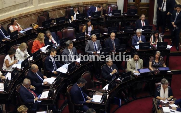 Por unanimidad, el Senado aprobó la nueva ley para renegociar la deuda externa