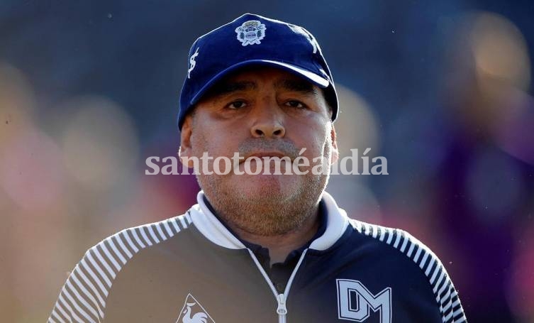 Maradona arregló su continuidad con Gimnasia y Esgrima La Plata