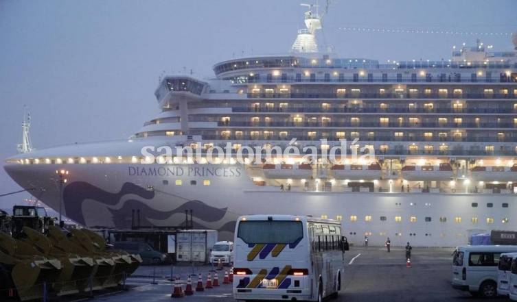 Confirman 70 casos de coronavirus en un crucero atracado en Japón