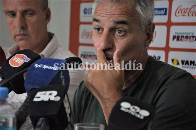 Se fue Madelón y Mosset fue confirmado como DT interino de Unión