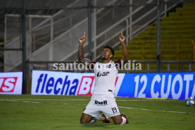 Domínguez despertó a Colón, que consiguió tres puntos vitales