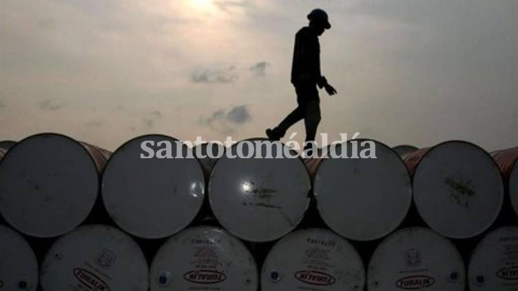 El petróleo opera con valor negativo por primera vez en su historia