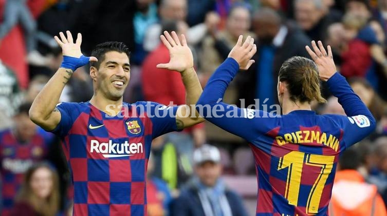 ¿Barcelona se desprenderá de Luis Suárez y Griezmann para la próxima temporada?