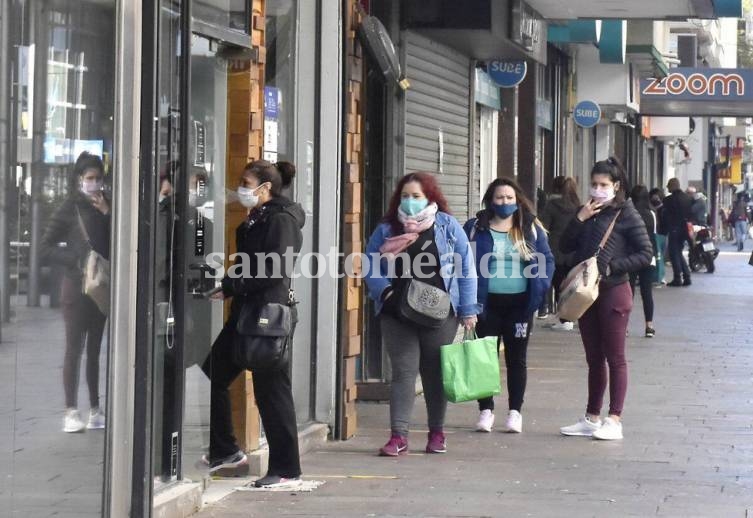 Coronavirus: ascienden a 300 los fallecidos y 5.766 los casos en el país