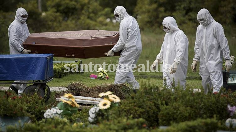 Brasil registra un nuevo máximo de muertes diarias por coronavirus con 881 fallecidos