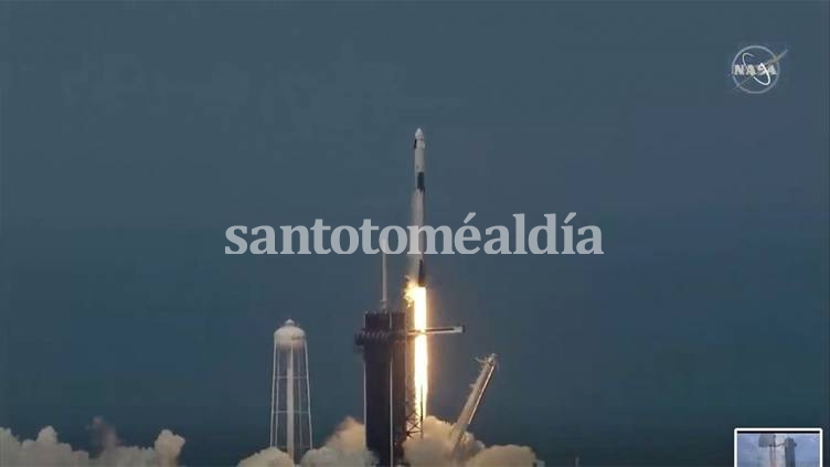 Despegó con éxito la primera misión espacial tripulada privada desde los Estados Unidos