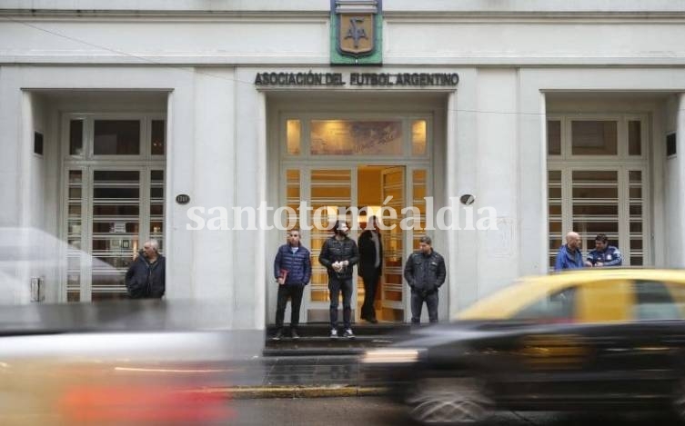 Este martes, reunión de dirigentes para delinear el camino del regreso del fútbol argentino
