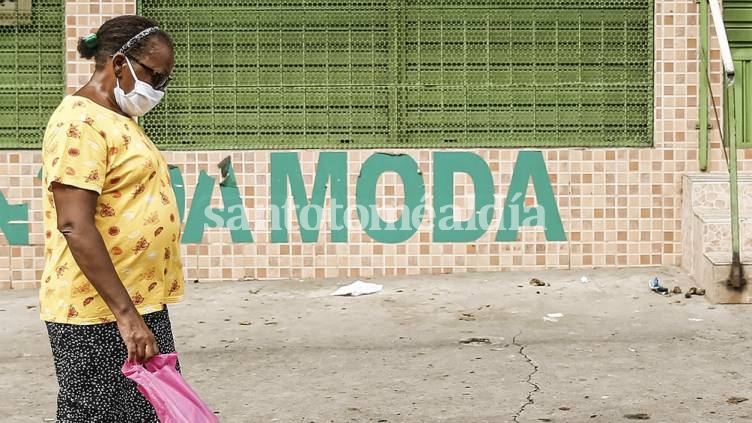 Brasil supera las 130.000 muertes por coronavirus en total y suma más de 43.000 nuevos contagios en 24 horas