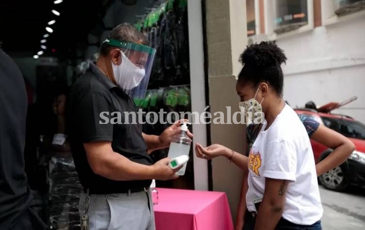 Brasil: Pese al impacto del coronavirus, reabren los bares y las peluquerías en San Pablo