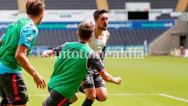 El Leeds de Bielsa logró una agónica victoria en Gales y quedó cerca del ascenso