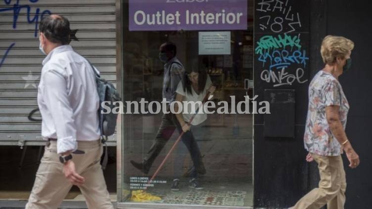 Los casos se disparan en Cataluña y Barcelona estudia restringir actividades