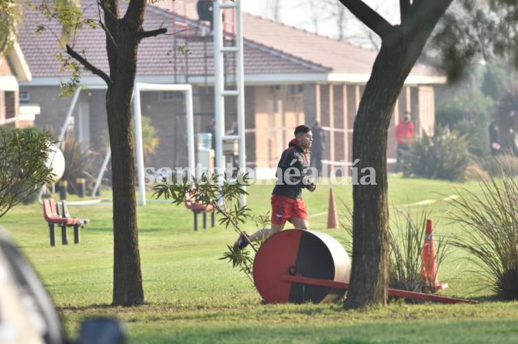 Los jugadores de Colón realizaron la primera práctica divididos en grupos. (Foto: El Litoral)