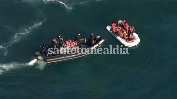 Récord de inmigrantes cruzan el Canal de la Mancha en un día