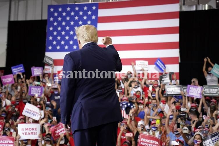EEUU: Donald Trump desafía las reglas de Nevada y celebra un acto en un lugar cerrado