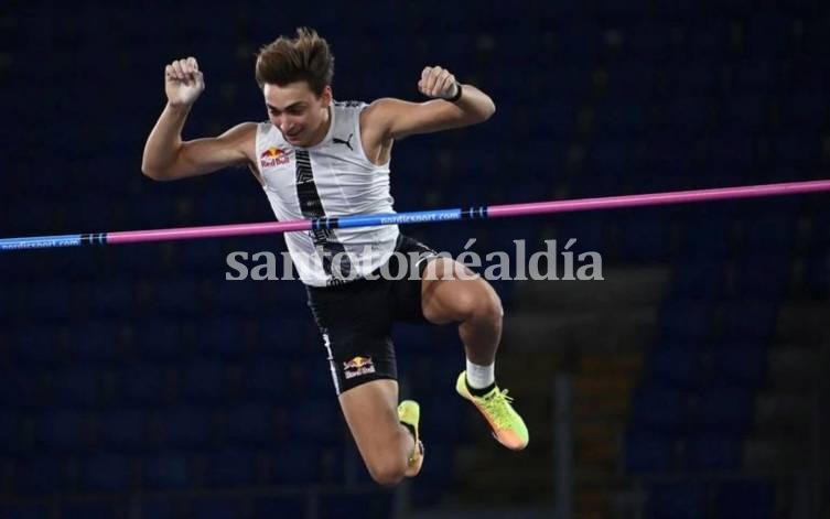 Armand Duplantis batió el récord mundial en salto con garrocha