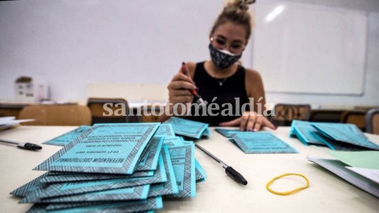 Con barbijo obligatorio y distanciamiento, Italia ya vota para reducir la cantidad de legisladores