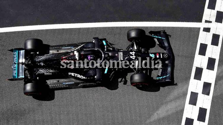 En una luchada clasificación, Hamilton logró la 