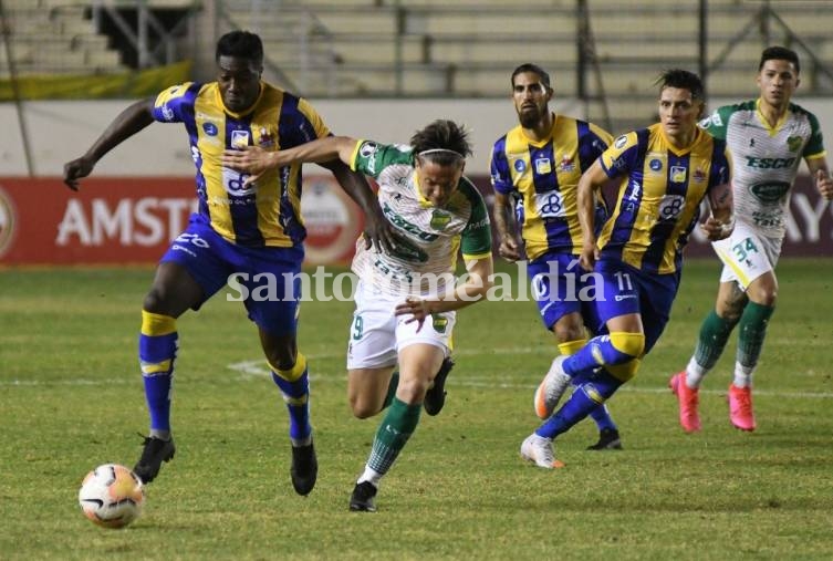 Defensa y Justicia fue goleado por Delfín y se jugará la clasificación en la última fecha