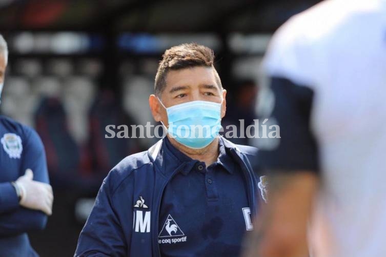 Internaron a Maradona en una clínica de La Plata