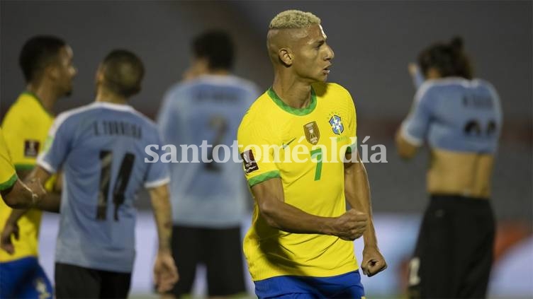 Brasil derrotó a Uruguay y sigue arriba en las posiciones