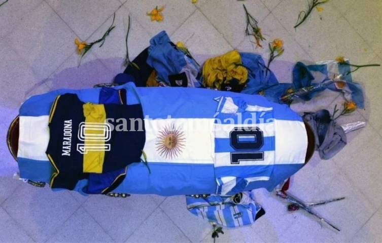 Comenzó el velatorio de Maradona: una multitud lo despide en Casa de Gobierno