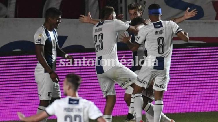 Talleres pisó fuerte en el Bajo Flores, le ganó 2 a 0 a San Lorenzo y le arrebató el invicto