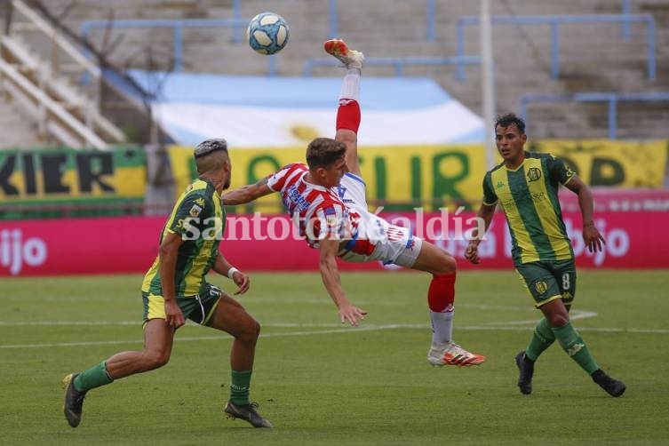 Unión ganó en Mar del Plata y llega con posibilidades a la última fecha