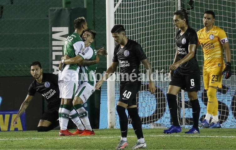 Banfield goleó a San Lorenzo y es finalista