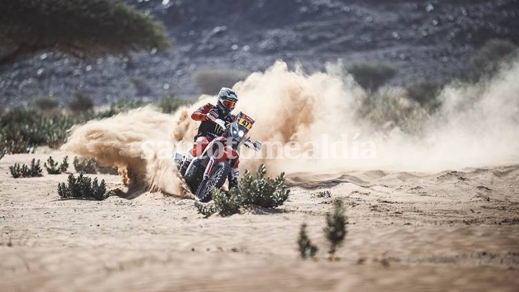 Rally Dakar: El salteño Kevin Benavides, con su moto, está primero en la general