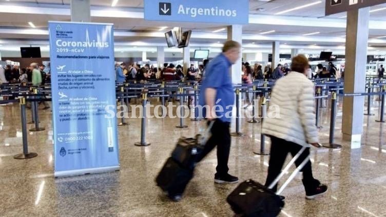 Detectaron una variante del virus SARS COV-2 del Reino Unido en un viajero que arribó de Frankfurt