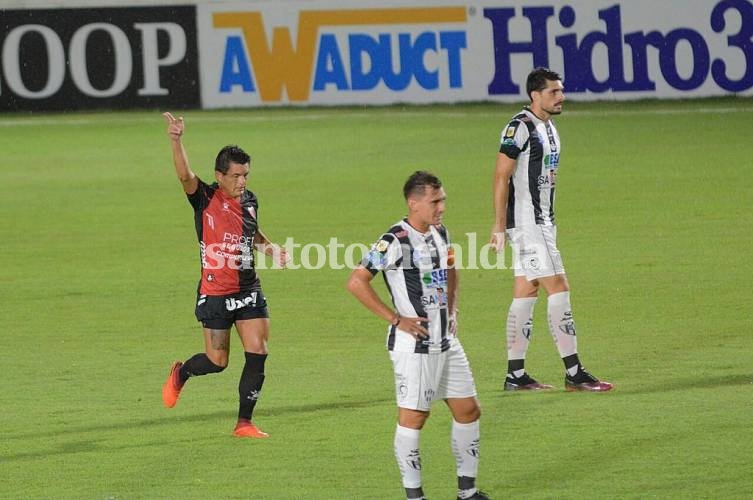 Colón goleó a Central Córdoba en Santiago del Estero