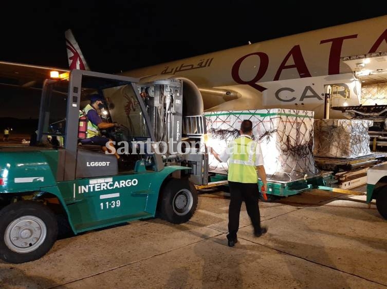 Llegaron al país las primeras 580 mil dosis de la vacuna Covishield elaboradas en India