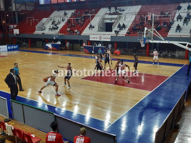 Básquet: Unión marcó una amplia diferencia y se quedó con el clásico