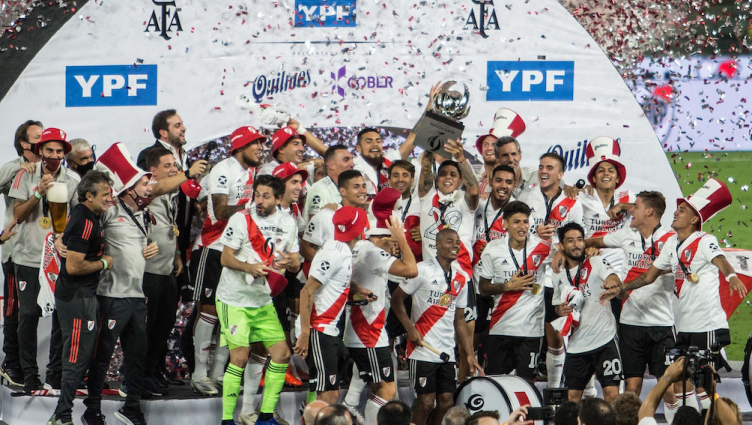 Con una ráfaga de goles, River vapuleó a Racing por 5 a 0 y es el campeón de la Supercopa Argentina